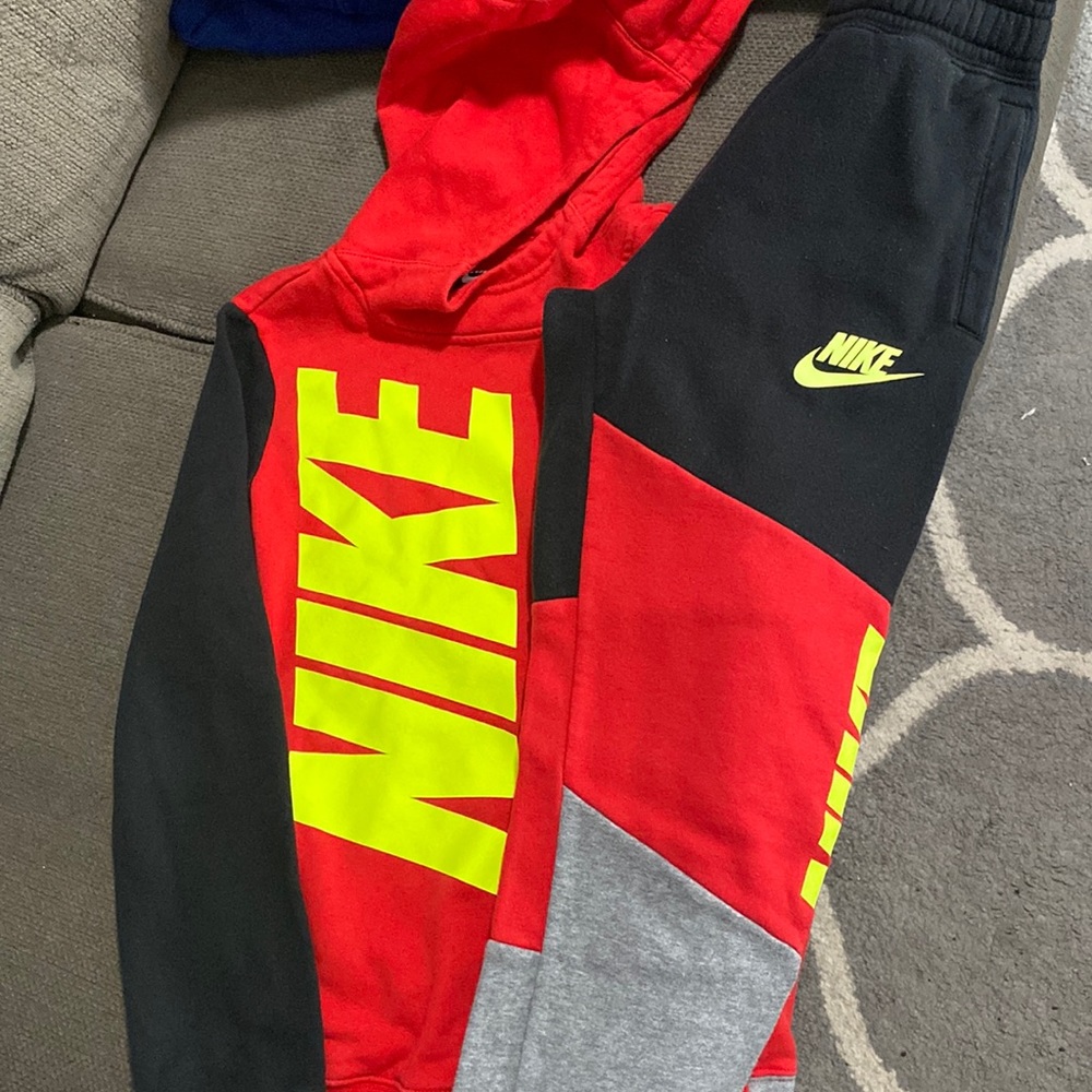 NIKE JOGGER SET